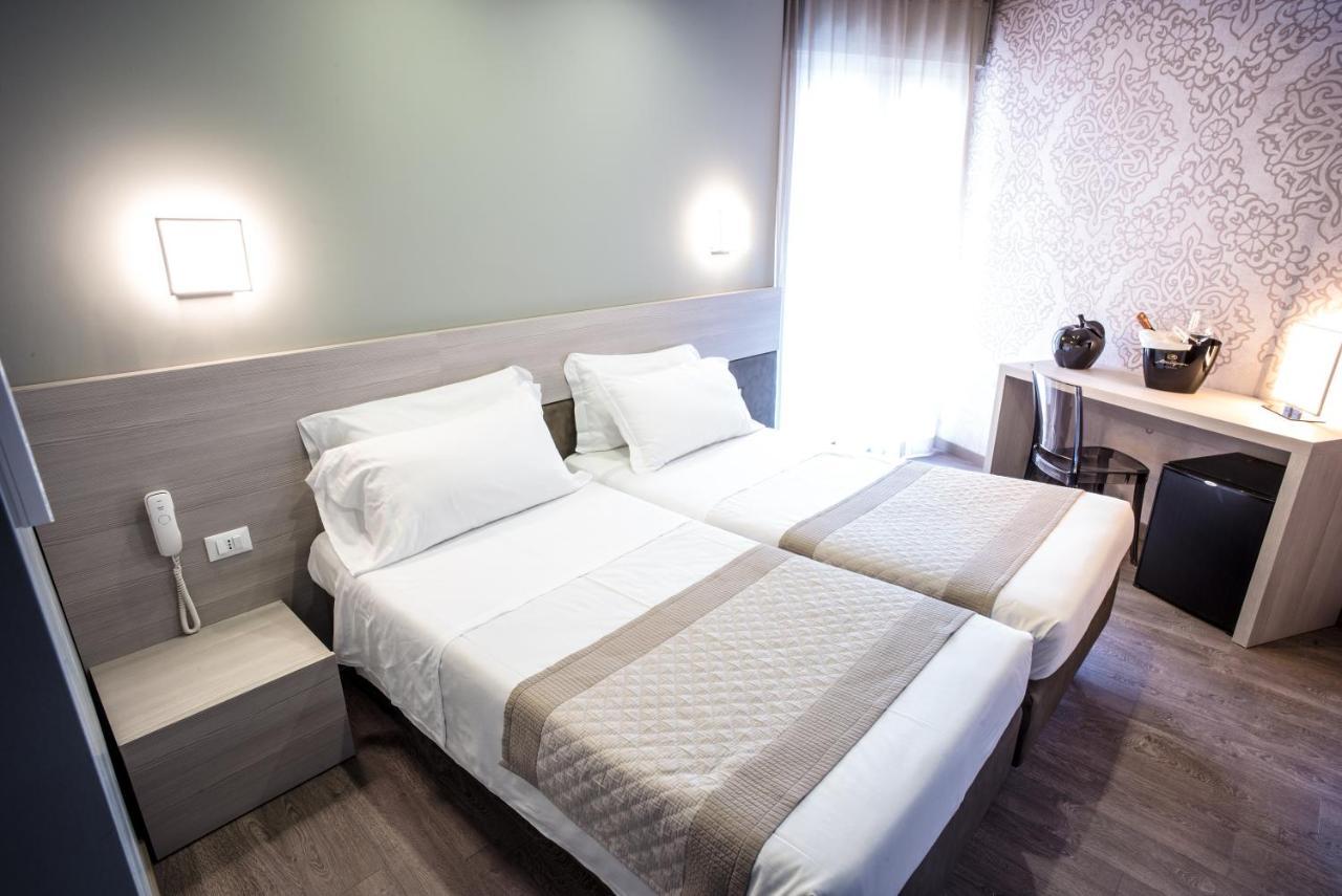 Park Hotel Cellini ลิโดดิเยโซโล ภายนอก รูปภาพ