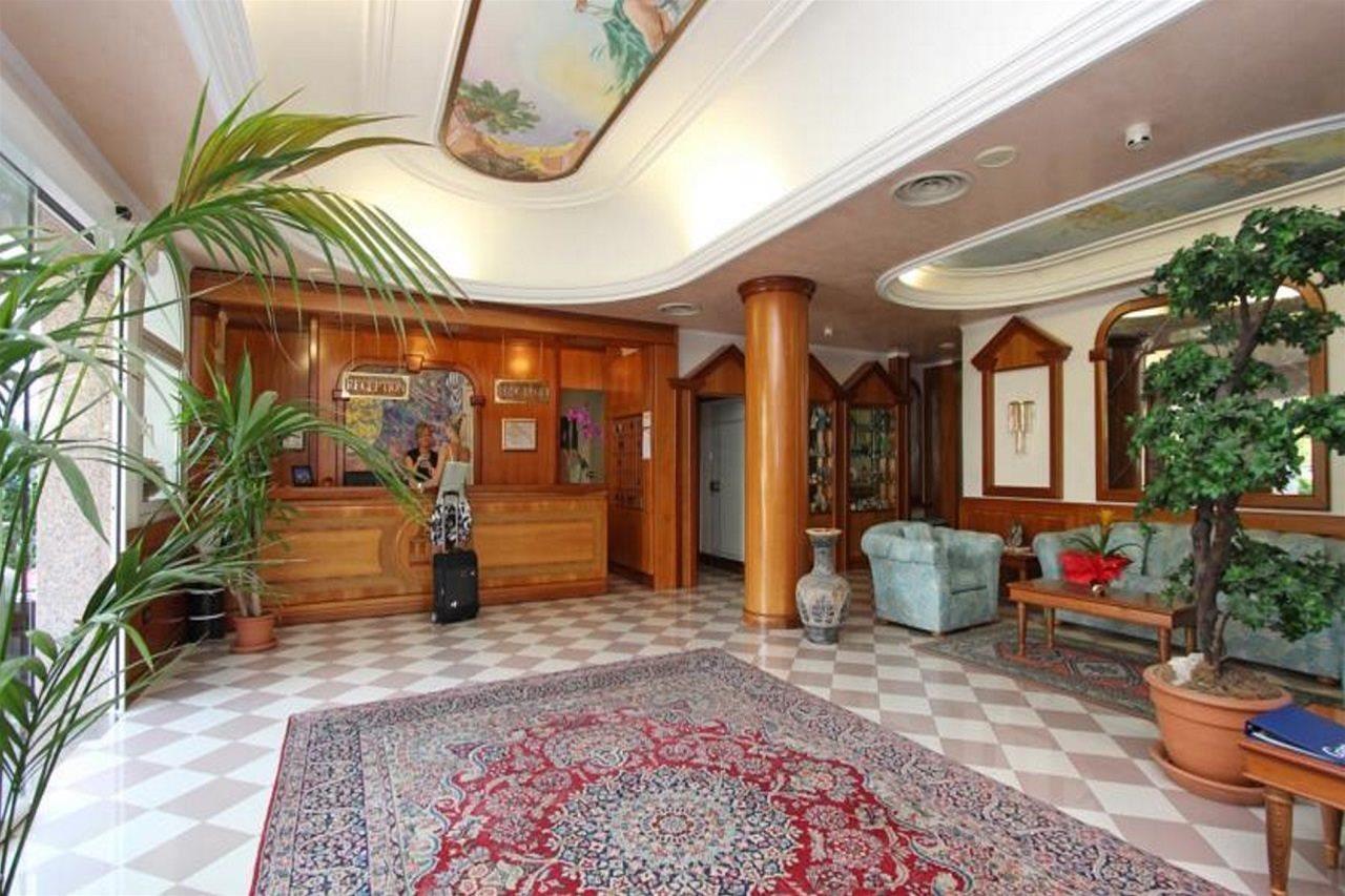 Park Hotel Cellini ลิโดดิเยโซโล ภายนอก รูปภาพ