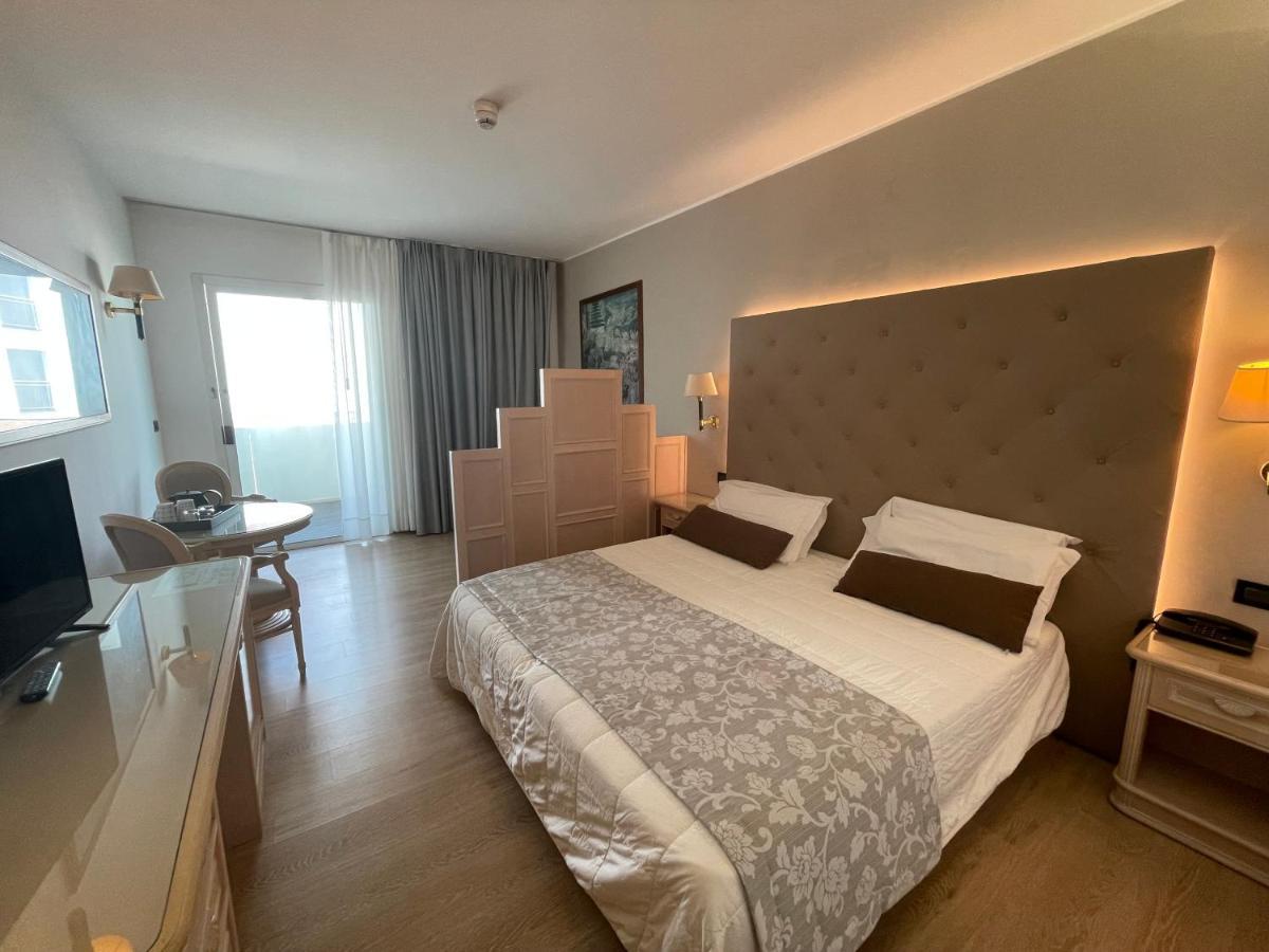Park Hotel Cellini ลิโดดิเยโซโล ภายนอก รูปภาพ