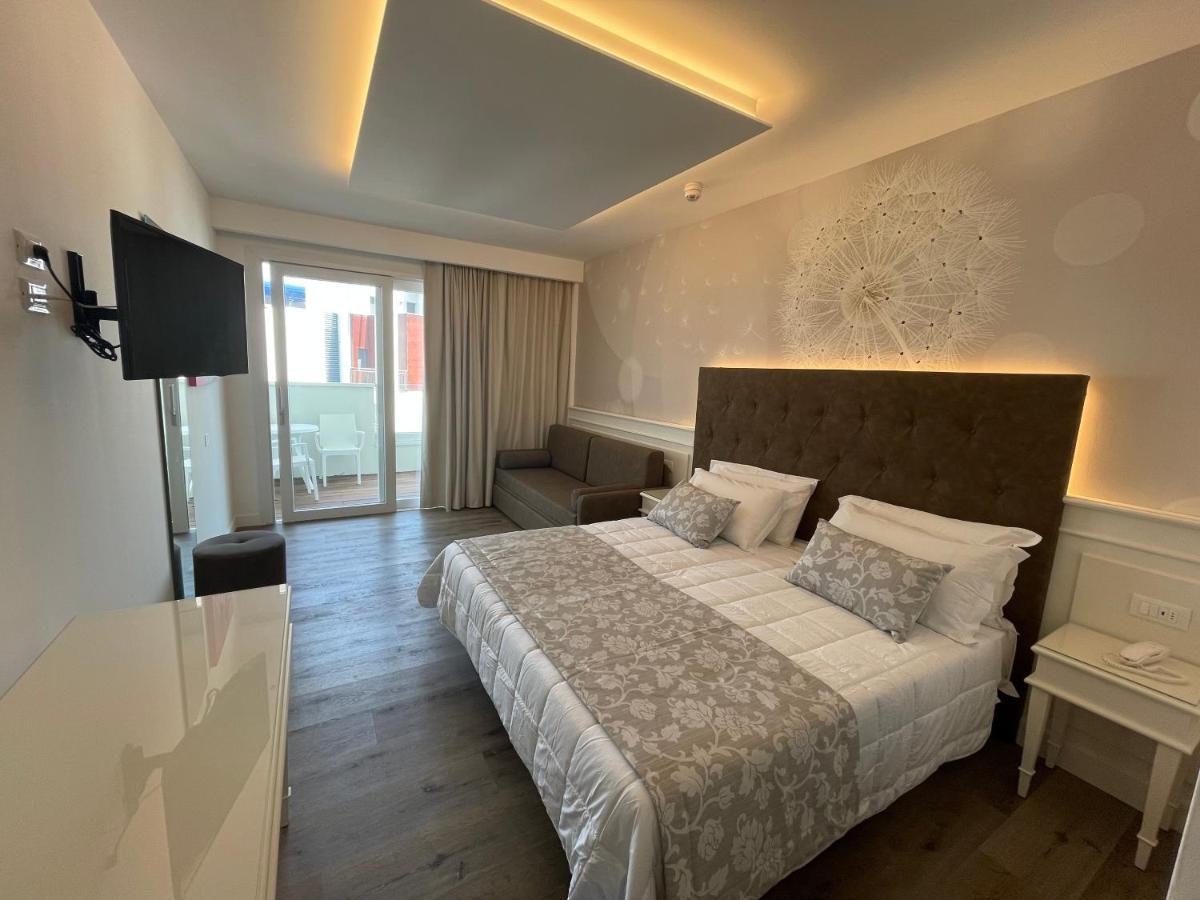 Park Hotel Cellini ลิโดดิเยโซโล ภายนอก รูปภาพ