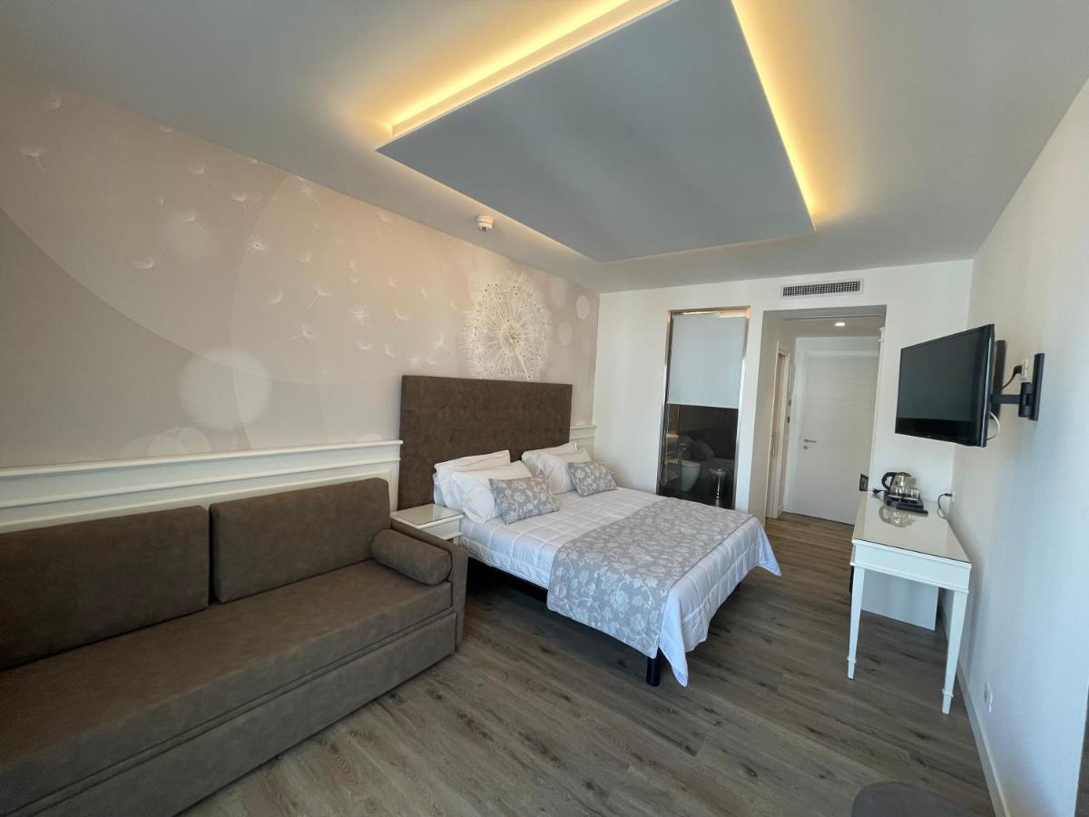 Park Hotel Cellini ลิโดดิเยโซโล ภายนอก รูปภาพ