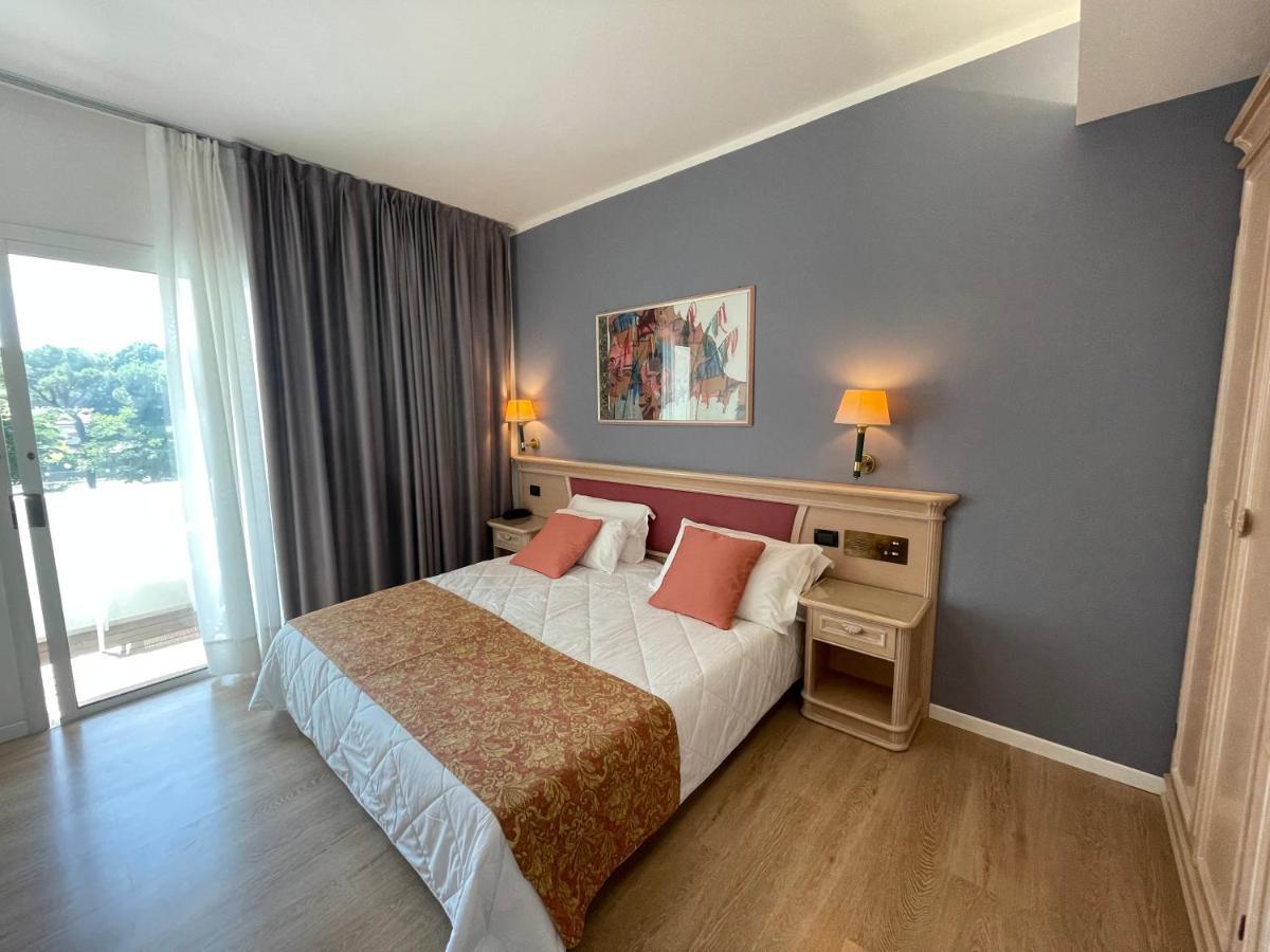 Park Hotel Cellini ลิโดดิเยโซโล ภายนอก รูปภาพ