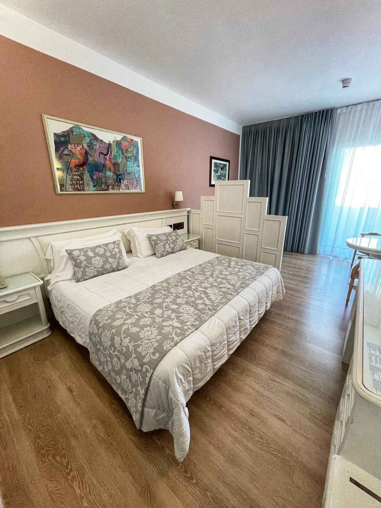 Park Hotel Cellini ลิโดดิเยโซโล ภายนอก รูปภาพ