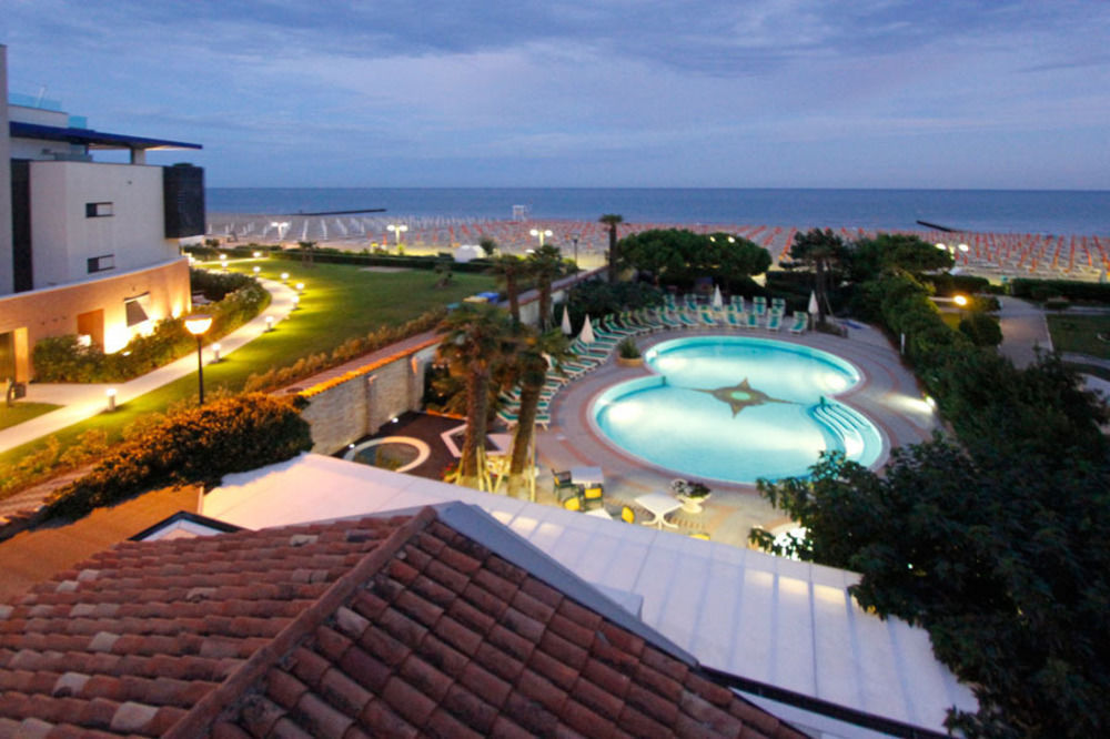 Park Hotel Cellini ลิโดดิเยโซโล ภายนอก รูปภาพ